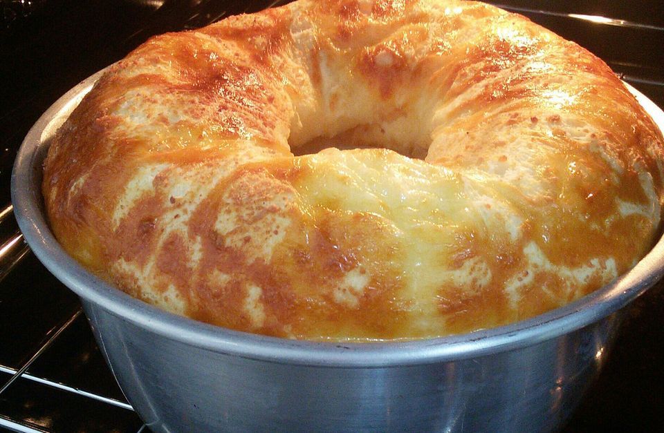 Aprenda a fazer pão de queijo de forma: receita simples, leve e sem glúten, perfeita para o café da manhã ou lanche da tarde.