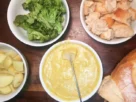 Fondue vegano com creme de mandioquinha